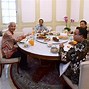 Jokowi Makan Bareng Paspampres